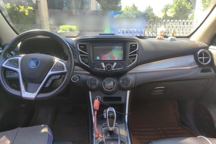 Used BYD Song New Energy 2017 Song DM 1.5TID All-Wheel Drive Luxury Model Center Console