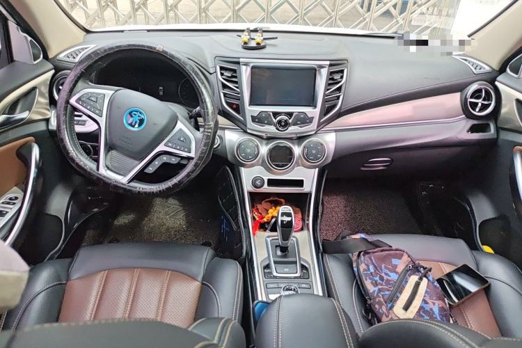 Used BYD Song New Energy 2017 Song DM 1.5TID All-Wheel Drive Luxury Model Center Console