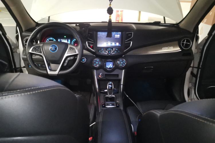 Used BYD Song New Energy 2017 Song DM 1.5TID All-Wheel Drive Luxury Model Center Console