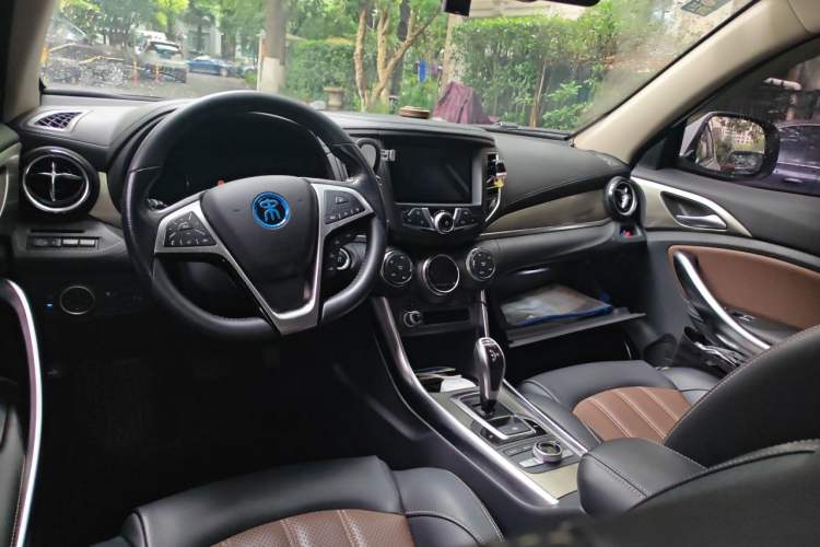 Used BYD Song New Energy 2017 Song DM 1.5TID All-Wheel Drive Luxury Model Center Console