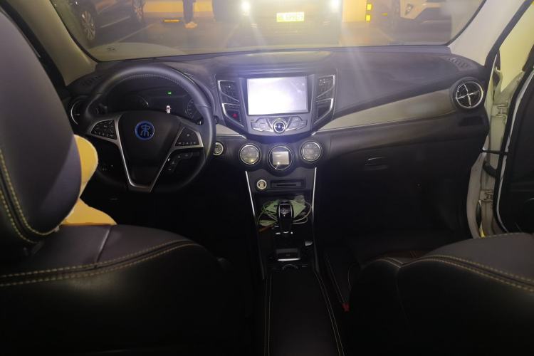 Used BYD Song New Energy 2017 Song DM 1.5TID All-Wheel Drive Luxury Model Center Console