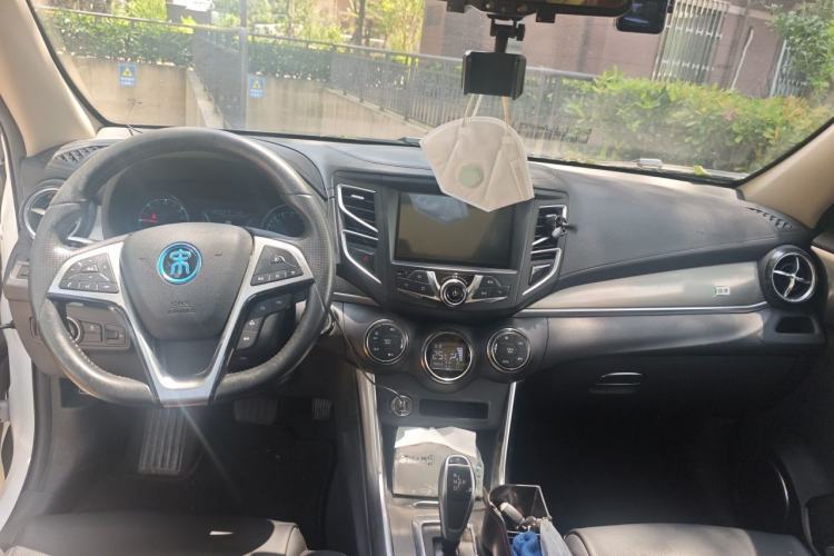 Used BYD Song New Energy 2017 Song DM 1.5TID All-Wheel Drive Prestige Model Center Console