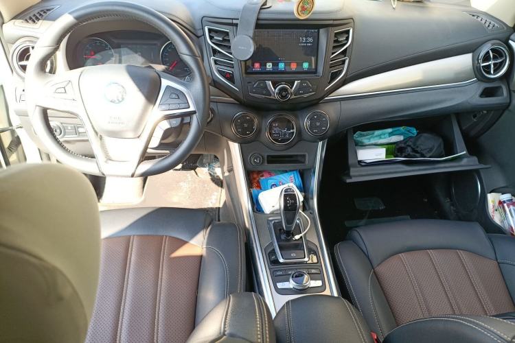 Used BYD Song New Energy 2017 Song DM 1.5TID All-Wheel Drive Luxury Model Center Console