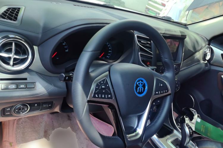 Used BYD Song New Energy 2017 Song DM 1.5TID All-Wheel Drive Luxury Model Center Console