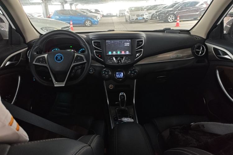 Used BYD Song New Energy 2017 Song DM 1.5TID All-Wheel Drive Luxury Model Center Console