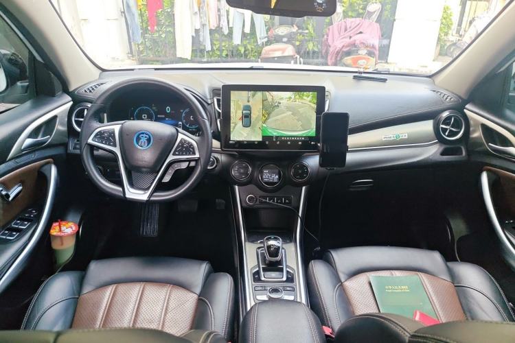 Used BYD Song New Energy 2017 Song DM 1.5TID All-Wheel Drive Luxury Model Center Console