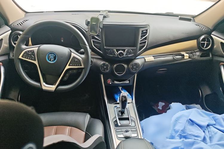 Used BYD Song New Energy 2017 Song DM 1.5TID All-Wheel Drive Luxury Model Center Console
