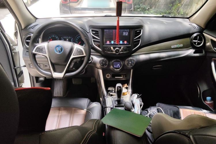 Used BYD Song New Energy 2017 Song DM 1.5TID All-Wheel Drive Luxury Model Center Console