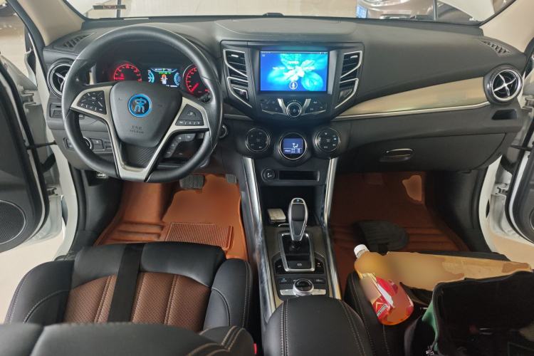 Used BYD Song New Energy 2017 Song DM 1.5TID All-Wheel Drive Prestige Model Center Console