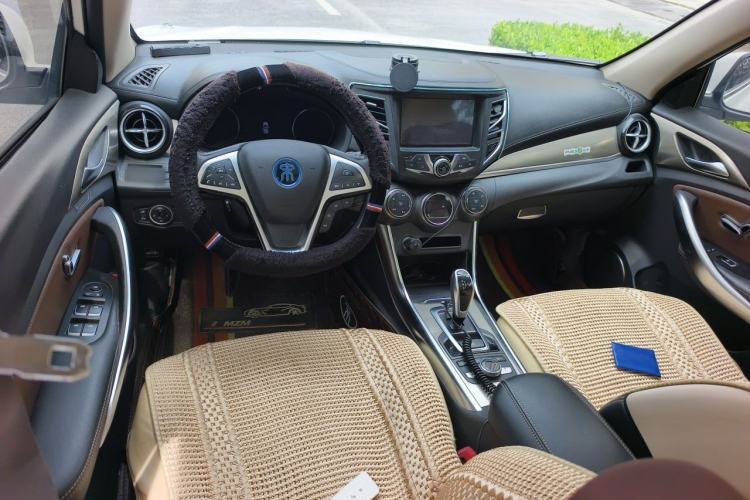 Used BYD Song New Energy 2017 Song DM 1.5TID All-Wheel Drive Prestige Model Center Console