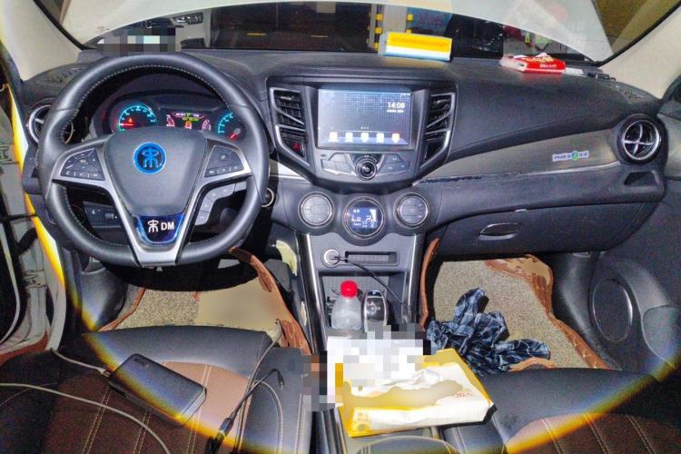 Used BYD Song New Energy 2017 Song DM 1.5TID All-Wheel Drive Luxury Model Center Console