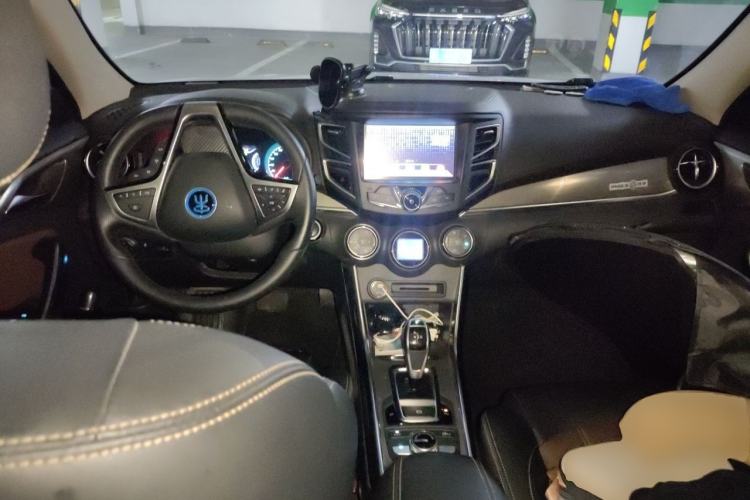 Used BYD Song New Energy 2017 Song DM 1.5TID All-Wheel Drive Luxury Model Center Console