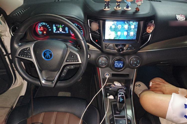 Used BYD Song New Energy 2017 Song DM 1.5TID All-Wheel Drive Luxury Model Center Console