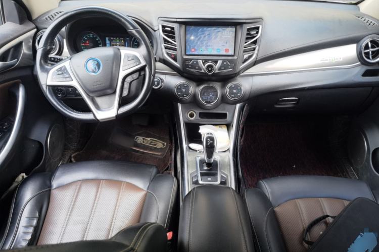 Used BYD Song New Energy 2017 Song DM 1.5TID All-Wheel Drive Luxury Model Center Console