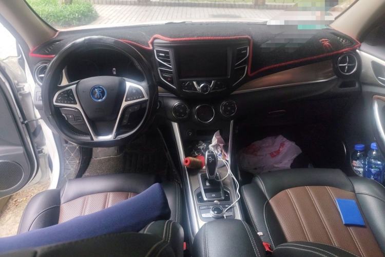 Used BYD Song New Energy 2017 Song DM 1.5TID All-Wheel Drive Luxury Model Center Console