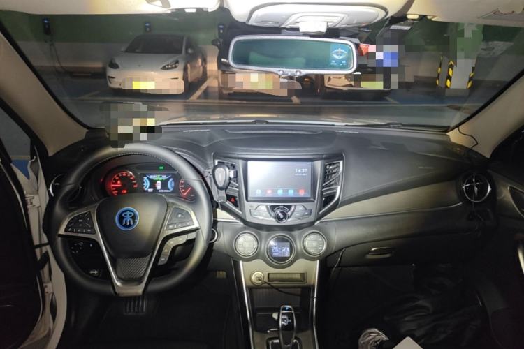 Used BYD Song New Energy 2017 Song DM 1.5TID All-Wheel Drive Luxury Model Center Console