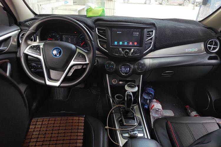 Used BYD Song New Energy 2017 Song DM 1.5TID All-Wheel Drive Luxury Model Center Console