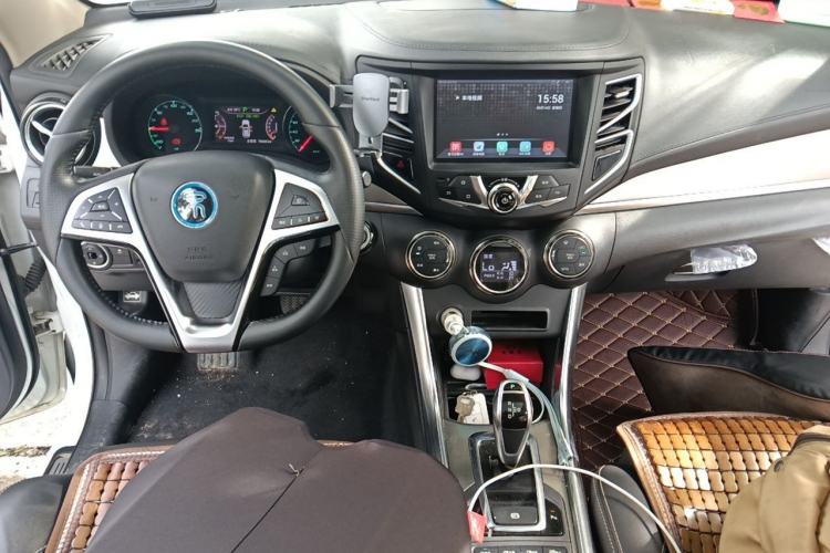 Used BYD Song New Energy 2017 Song DM 1.5TID All-Wheel Drive Prestige Model Center Console