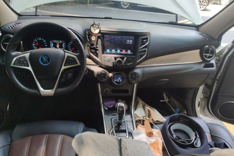 Used BYD Song New Energy 2017 Song DM 1.5TID All-Wheel Drive Luxury Model Center Console