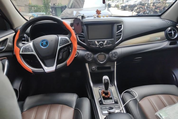Used BYD Song New Energy 2017 Song DM 1.5TID All-Wheel Drive Prestige Model Center Console