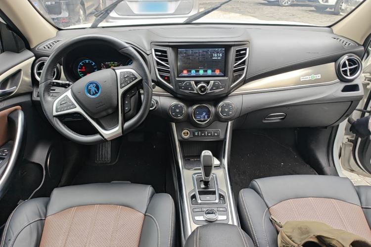 Used BYD Song New Energy 2017 Song DM 1.5TID All-Wheel Drive Luxury Model Center Console
