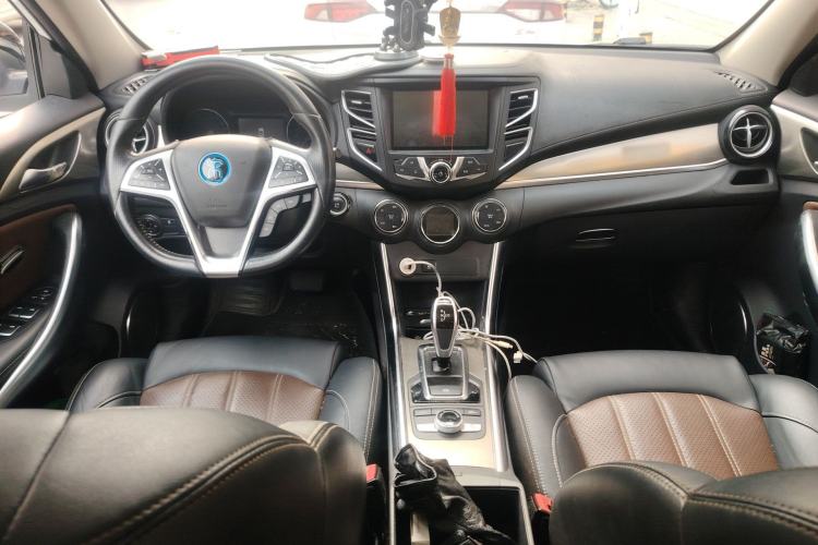Used BYD Song New Energy 2017 Song DM 1.5TID All-Wheel Drive Luxury Model Center Console