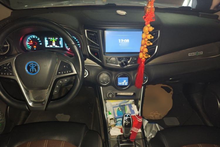 Used BYD Song New Energy 2017 Song DM 1.5TID All-Wheel Drive Luxury Model Center Console