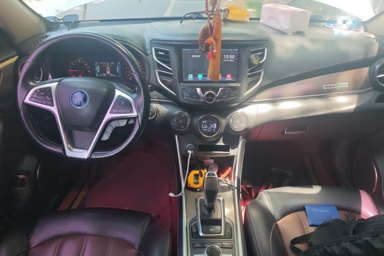 Used BYD Song New Energy 2017 Song DM 1.5TID All-Wheel Drive Luxury Model Center Console