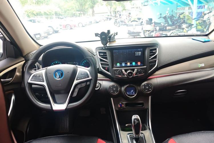 Used BYD Song New Energy 2017 Song DM 1.5TID All-Wheel Drive Luxury Model Center Console