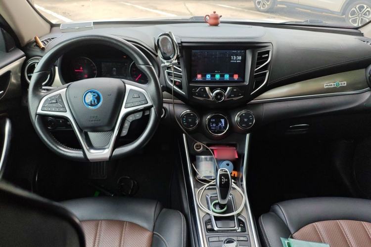 Used BYD Song New Energy 2017 Song DM 1.5TID All-Wheel Drive Luxury Model Center Console
