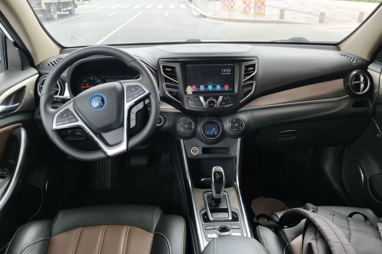 Used BYD Song New Energy 2017 Song DM 1.5TID All-Wheel Drive Luxury Model Center Console