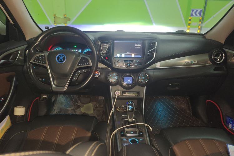 Used BYD Song New Energy 2017 Song DM 1.5TID All-Wheel Drive Luxury Model Center Console