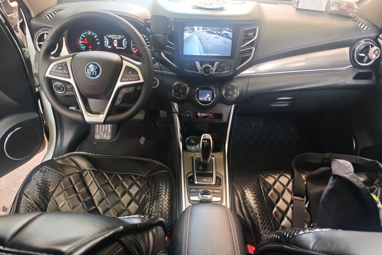 Used BYD Song New Energy 2017 Song DM 1.5TID All-Wheel Drive Luxury Model Center Console