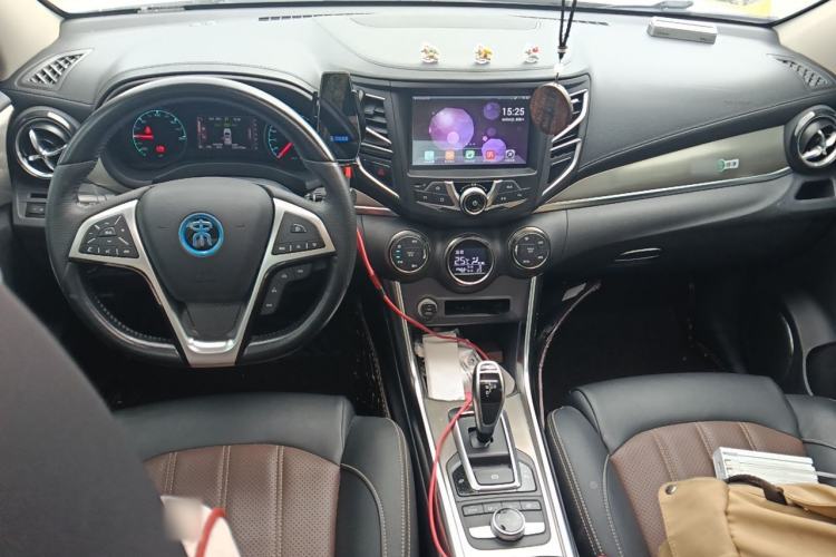 Used BYD Song New Energy 2017 Song DM 1.5TID All-Wheel Drive Luxury Model Center Console