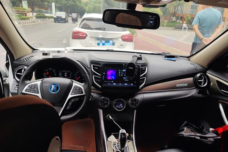 Used BYD Song New Energy 2017 Song DM 1.5TID All-Wheel Drive Luxury Model Center Console