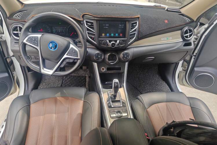Used BYD Song New Energy 2017 Song DM 1.5TID All-Wheel Drive Luxury Model Center Console