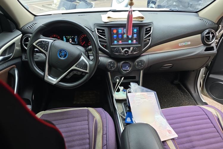Used BYD Song New Energy 2017 Song DM 1.5TID All-Wheel Drive Luxury Model Center Console
