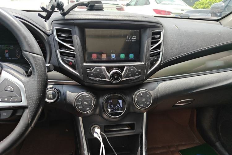 Used BYD Song New Energy 2017 Song DM 1.5TID All-Wheel Drive Prestige Model Center Console