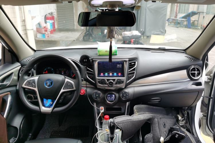 Used BYD Song New Energy 2017 Song DM 1.5TID All-Wheel Drive Luxury Model Center Console