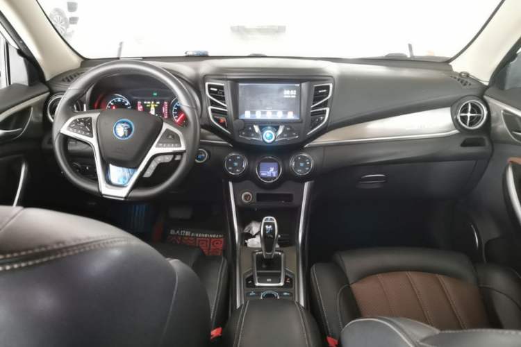 Used BYD Song New Energy 2017 Song DM 1.5TID All-Wheel Drive Prestige Model Center Console