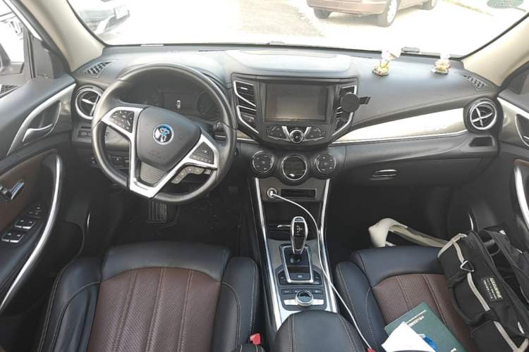 Used BYD Song New Energy 2017 Song DM 1.5TID All-Wheel Drive Prestige Model Center Console