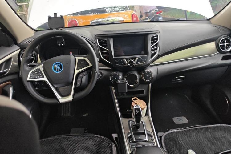 Used BYD Song New Energy 2017 Song DM 1.5TID All-Wheel Drive Luxury Model Center Console