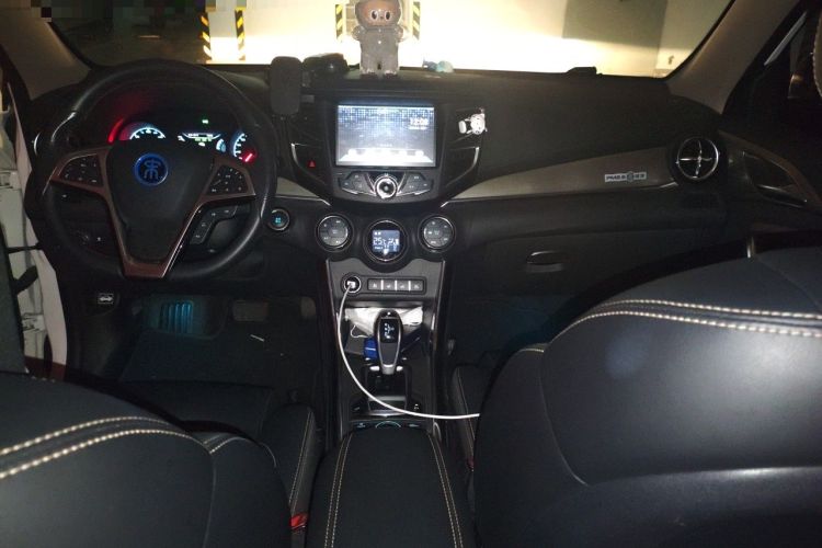 Used BYD Song New Energy 2017 Song DM 1.5TID All-Wheel Drive Luxury Model Center Console