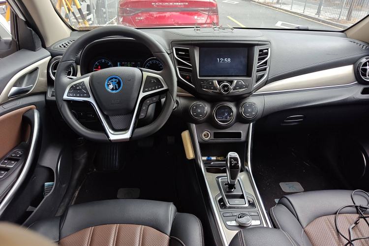 Used BYD Song New Energy 2017 Song DM 1.5TID All-Wheel Drive Luxury Model Center Console