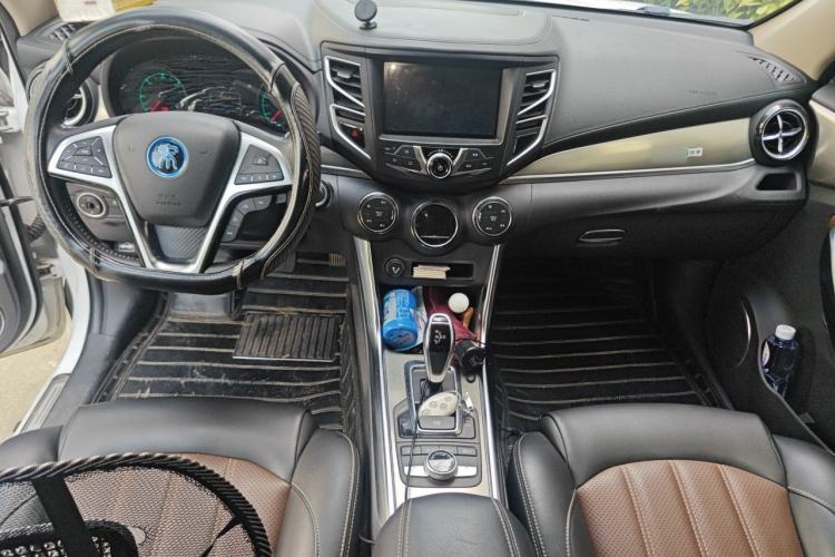 Used BYD Song New Energy 2017 Song DM 1.5TID All-Wheel Drive Luxury Model Center Console