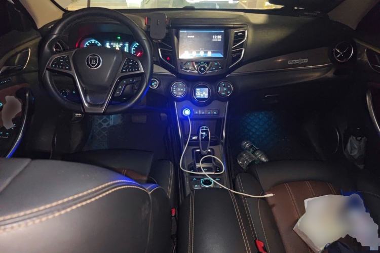 Used BYD Song New Energy 2017 Song DM 1.5TID All-Wheel Drive Luxury Model Center Console