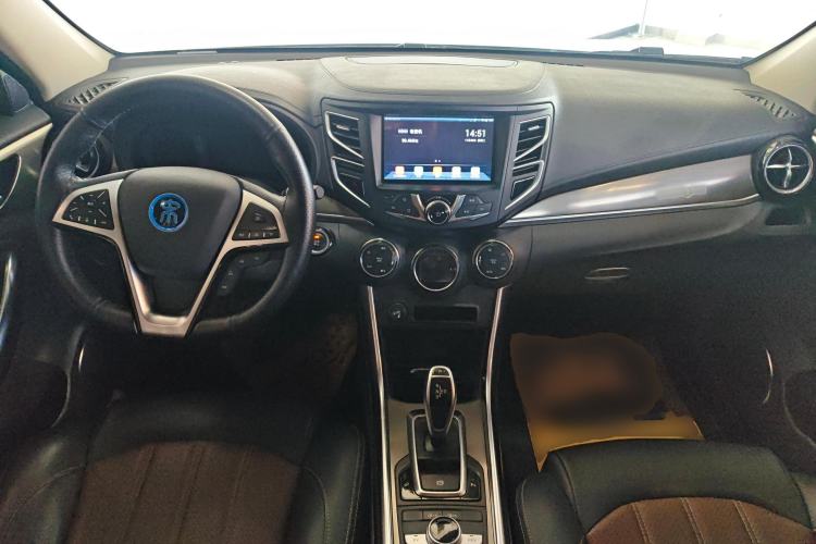 Used BYD Song New Energy 2017 Song DM 1.5TID All-Wheel Drive Luxury Model Center Console