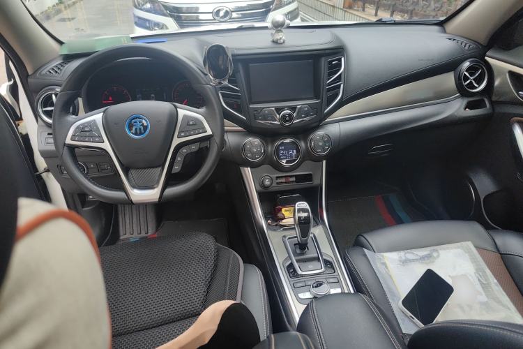 Used BYD Song New Energy 2017 Song DM 1.5TID All-Wheel Drive Luxury Model Center Console