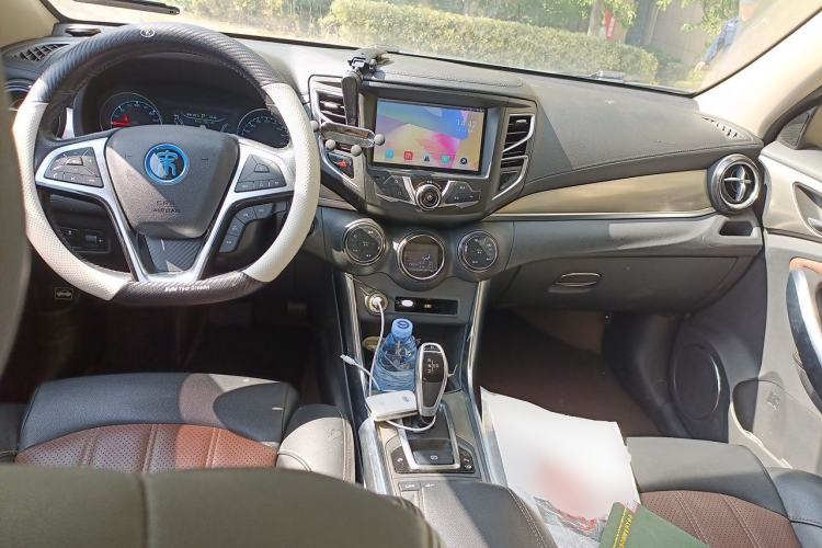 Used BYD Song New Energy 2017 Song DM 1.5TID All-Wheel Drive Prestige Model Center Console