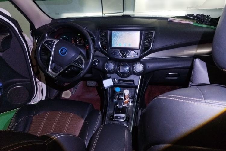 Used BYD Song New Energy 2017 Song DM 1.5TID All-Wheel Drive Prestige Model Center Console